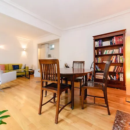 Apart Montmartre Batignolles Париж